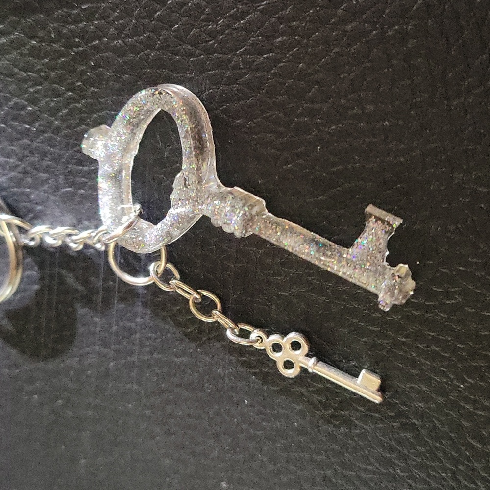 Handmade 🔑 Keychain - Picture 3 of 4